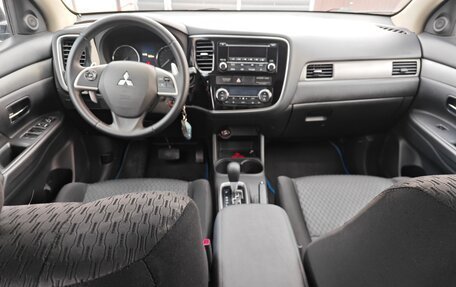 Mitsubishi Outlander III рестайлинг 3, 2013 год, 1 327 000 рублей, 12 фотография
