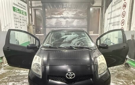 Toyota Yaris III рестайлинг, 2009 год, 440 000 рублей, 6 фотография