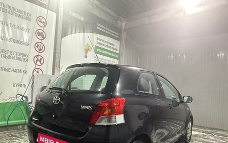 Toyota Yaris III рестайлинг, 2009 год, 440 000 рублей, 3 фотография