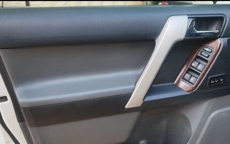 Toyota Land Cruiser Prado 150 рестайлинг 2, 2010 год, 3 100 000 рублей, 5 фотография