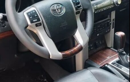 Toyota Land Cruiser Prado 150 рестайлинг 2, 2010 год, 3 100 000 рублей, 3 фотография