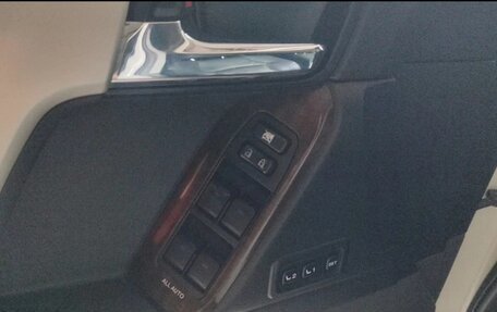 Toyota Land Cruiser Prado 150 рестайлинг 2, 2010 год, 3 100 000 рублей, 15 фотография