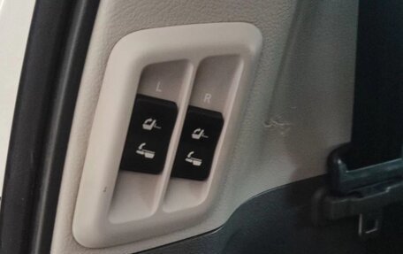 Toyota Land Cruiser Prado 150 рестайлинг 2, 2010 год, 3 100 000 рублей, 14 фотография