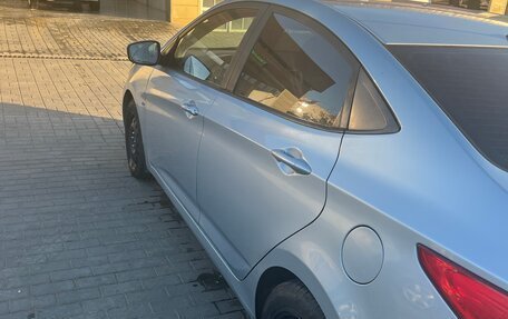 Hyundai Solaris II рестайлинг, 2011 год, 980 000 рублей, 4 фотография