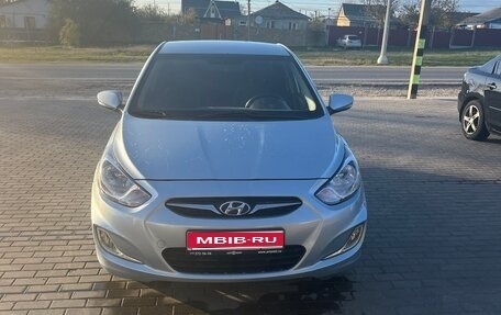 Hyundai Solaris II рестайлинг, 2011 год, 980 000 рублей, 1 фотография