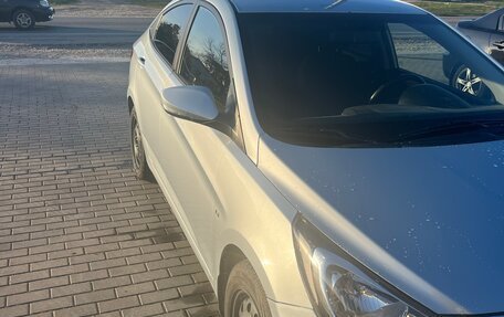 Hyundai Solaris II рестайлинг, 2011 год, 980 000 рублей, 8 фотография