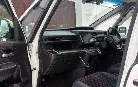 Honda Stepwgn IV, 2016 год, 2 340 000 рублей, 10 фотография