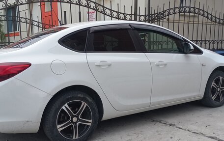 Opel Astra J, 2013 год, 900 000 рублей, 3 фотография