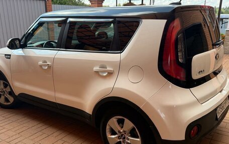 KIA Soul II рестайлинг, 2017 год, 1 635 000 рублей, 3 фотография