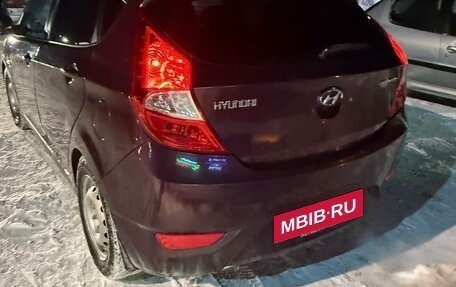 Hyundai Solaris II рестайлинг, 2011 год, 570 000 рублей, 2 фотография