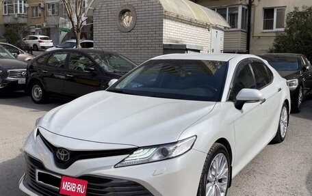 Toyota Camry, 2019 год, 3 380 000 рублей, 2 фотография