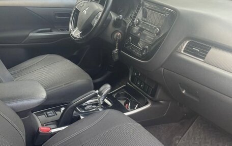 Mitsubishi Outlander III рестайлинг 3, 2017 год, 1 950 000 рублей, 13 фотография