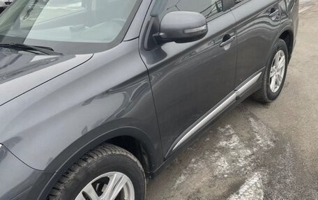 Mitsubishi Outlander III рестайлинг 3, 2017 год, 1 950 000 рублей, 7 фотография