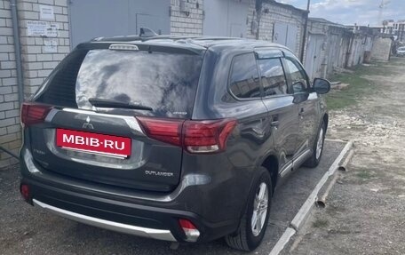 Mitsubishi Outlander III рестайлинг 3, 2017 год, 1 950 000 рублей, 11 фотография