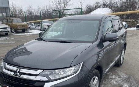 Mitsubishi Outlander III рестайлинг 3, 2017 год, 1 950 000 рублей, 4 фотография