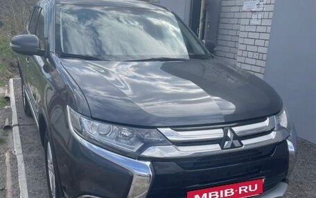 Mitsubishi Outlander III рестайлинг 3, 2017 год, 1 950 000 рублей, 3 фотография