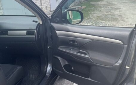 Mitsubishi Outlander III рестайлинг 3, 2017 год, 1 950 000 рублей, 18 фотография