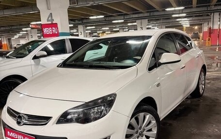 Opel Astra J, 2013 год, 630 000 рублей, 1 фотография