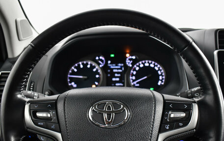 Toyota Land Cruiser Prado 150 рестайлинг 2, 2022 год, 7 150 000 рублей, 15 фотография