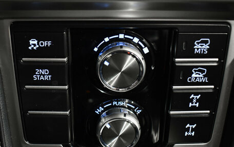 Toyota Land Cruiser Prado 150 рестайлинг 2, 2022 год, 7 150 000 рублей, 17 фотография