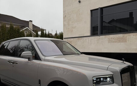 Rolls-Royce Cullinan, 2024 год, 49 800 000 рублей, 7 фотография