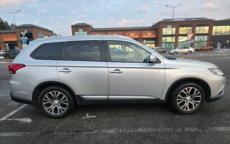 Mitsubishi Outlander III рестайлинг 3, 2017 год, 1 950 000 рублей, 1 фотография