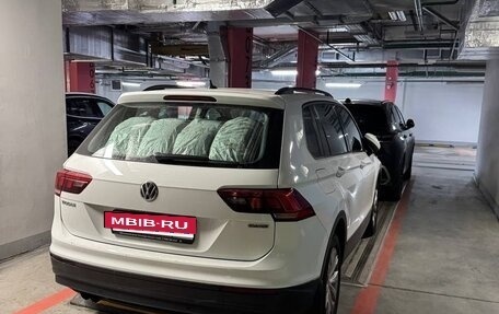 Volkswagen Tiguan II, 2020 год, 2 600 000 рублей, 3 фотография