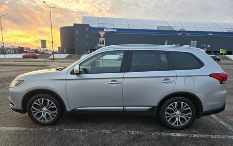 Mitsubishi Outlander III рестайлинг 3, 2017 год, 1 950 000 рублей, 2 фотография
