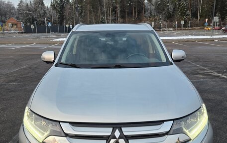 Mitsubishi Outlander III рестайлинг 3, 2017 год, 1 950 000 рублей, 3 фотография