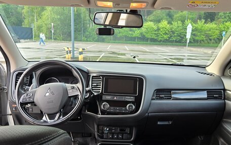 Mitsubishi Outlander III рестайлинг 3, 2017 год, 1 950 000 рублей, 11 фотография