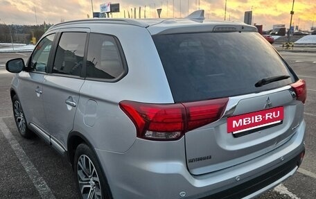 Mitsubishi Outlander III рестайлинг 3, 2017 год, 1 950 000 рублей, 7 фотография