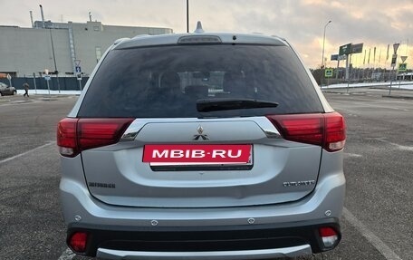 Mitsubishi Outlander III рестайлинг 3, 2017 год, 1 950 000 рублей, 8 фотография