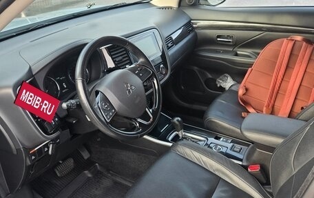 Mitsubishi Outlander III рестайлинг 3, 2017 год, 1 950 000 рублей, 10 фотография