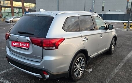 Mitsubishi Outlander III рестайлинг 3, 2017 год, 1 950 000 рублей, 6 фотография