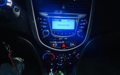 Hyundai Solaris II рестайлинг, 2012 год, 650 000 рублей, 6 фотография