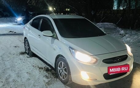 Hyundai Solaris II рестайлинг, 2012 год, 650 000 рублей, 3 фотография