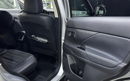 Mitsubishi Outlander III рестайлинг 3, 2021 год, 3 000 000 рублей, 6 фотография