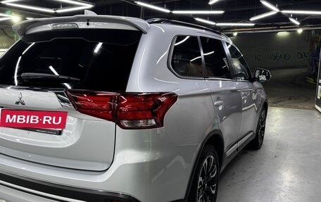 Mitsubishi Outlander III рестайлинг 3, 2021 год, 3 000 000 рублей, 10 фотография