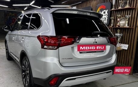 Mitsubishi Outlander III рестайлинг 3, 2021 год, 3 000 000 рублей, 11 фотография