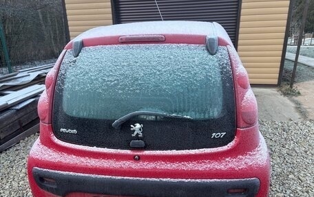 Peugeot 107 I рестайлинг, 2010 год, 410 000 рублей, 5 фотография