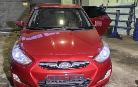 Hyundai Solaris II рестайлинг, 2012 год, 650 000 рублей, 1 фотография