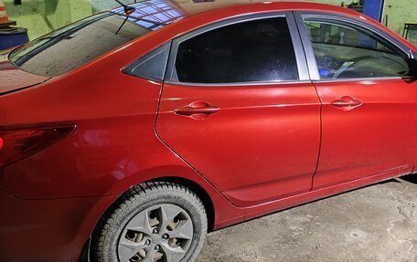 Hyundai Solaris II рестайлинг, 2012 год, 650 000 рублей, 3 фотография