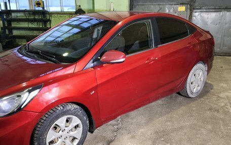 Hyundai Solaris II рестайлинг, 2012 год, 650 000 рублей, 2 фотография