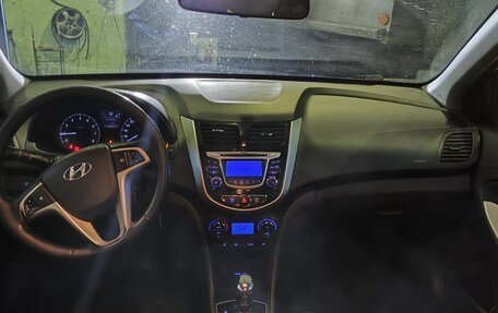 Hyundai Solaris II рестайлинг, 2012 год, 650 000 рублей, 8 фотография