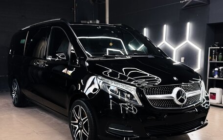Mercedes-Benz V-Класс, 2017 год, 5 500 000 рублей, 3 фотография