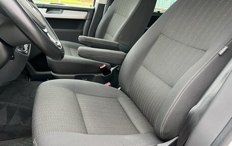 Volkswagen Multivan T6 рестайлинг, 2018 год, 3 999 000 рублей, 10 фотография