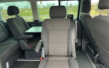 Volkswagen Multivan T6 рестайлинг, 2018 год, 3 999 000 рублей, 14 фотография