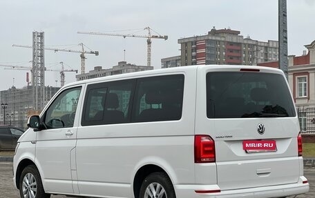 Volkswagen Multivan T6 рестайлинг, 2018 год, 3 999 000 рублей, 2 фотография