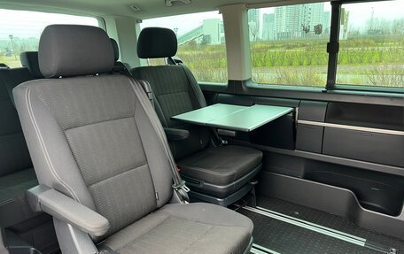 Volkswagen Multivan T6 рестайлинг, 2018 год, 3 999 000 рублей, 15 фотография