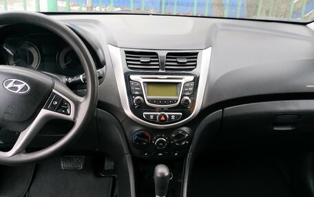 Hyundai Solaris II рестайлинг, 2013 год, 950 000 рублей, 5 фотография